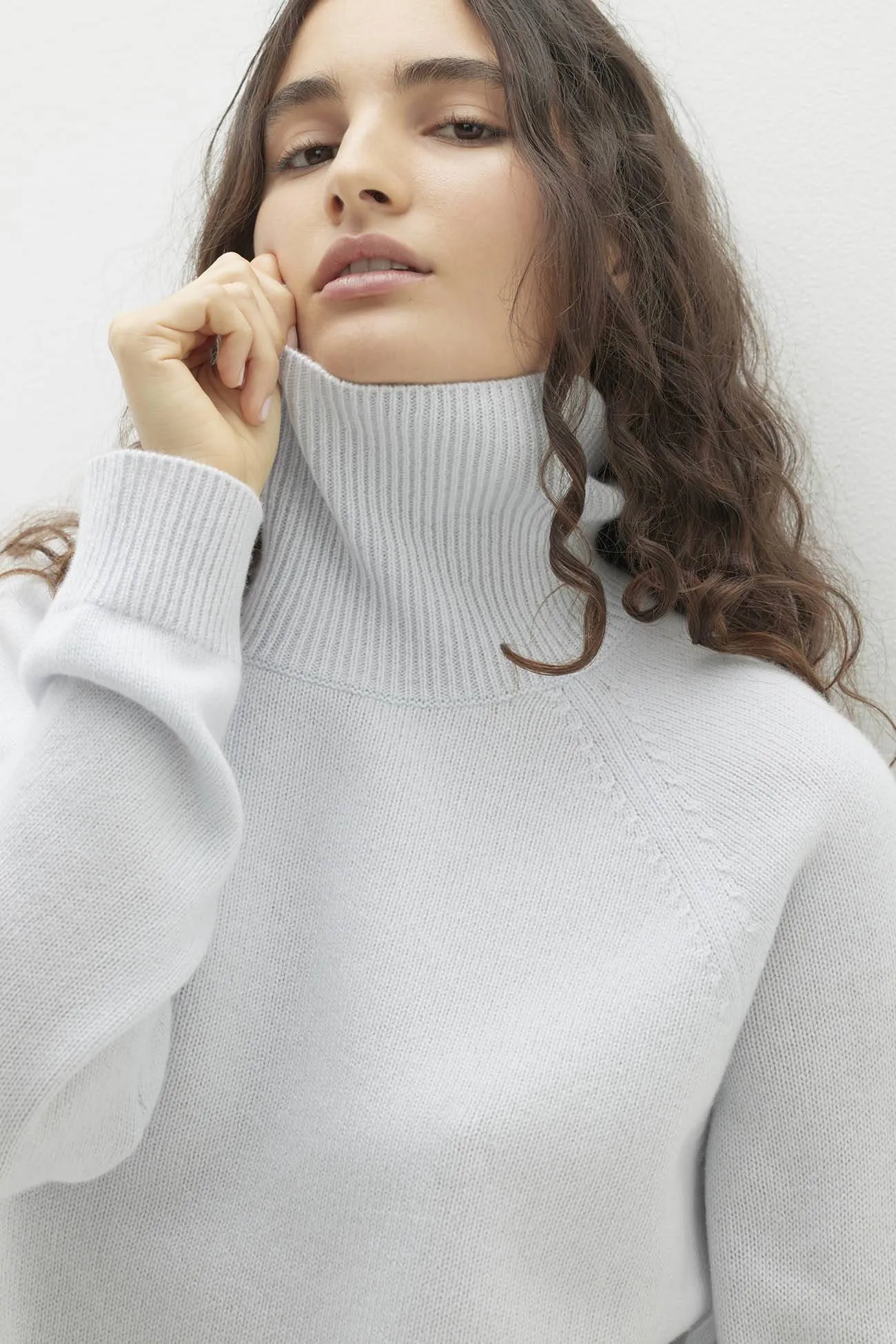 NOELLE TURTLENECK CASHMERE SWEATER