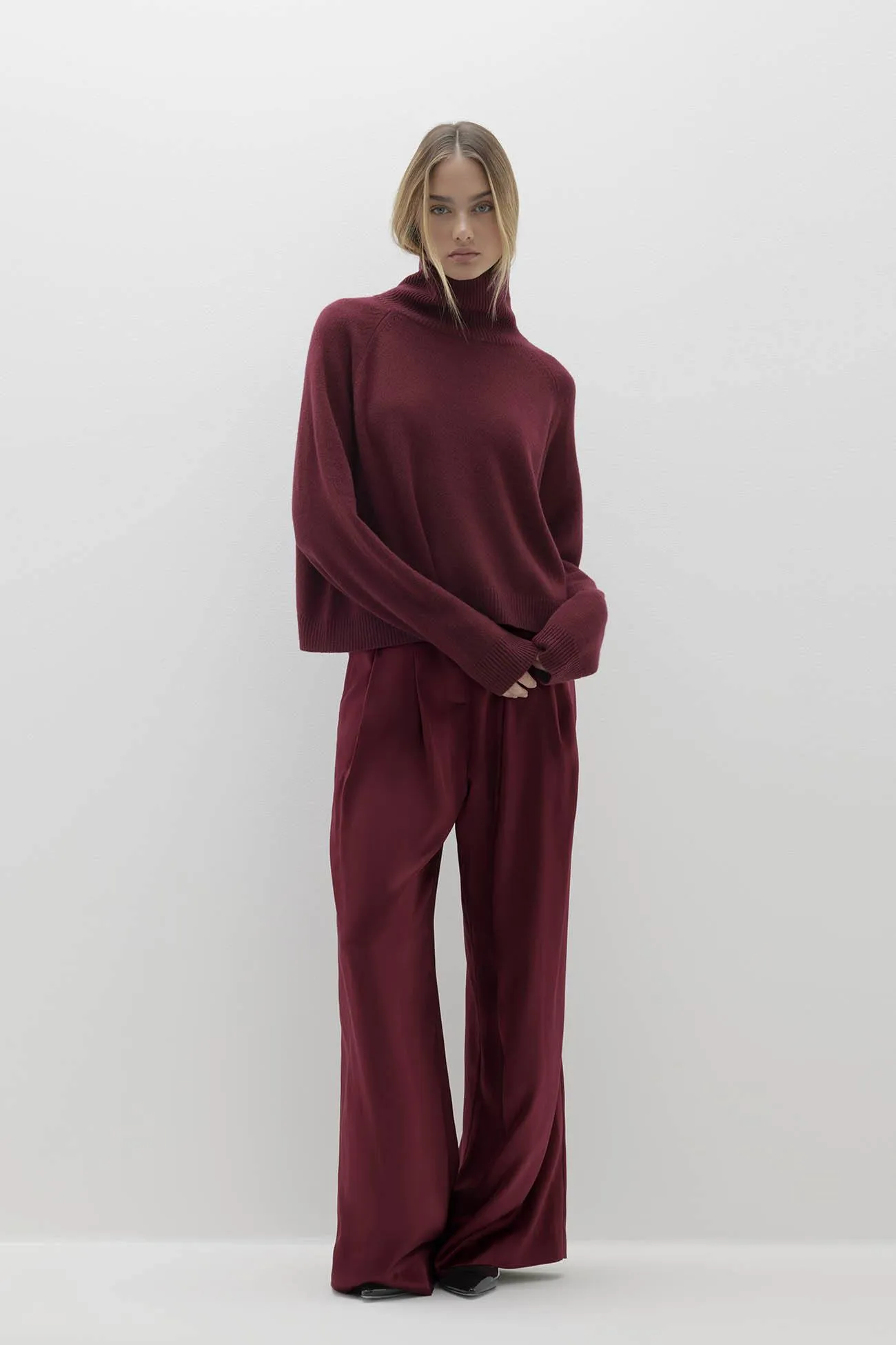 NOELLE TURTLENECK CASHMERE SWEATER