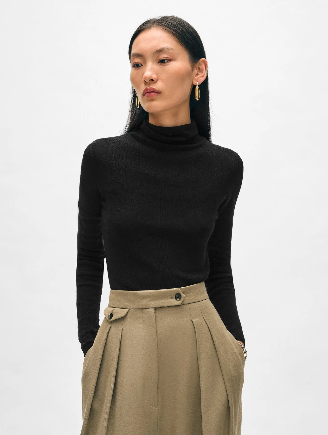 Superfine Merino Fitted Turtleneck